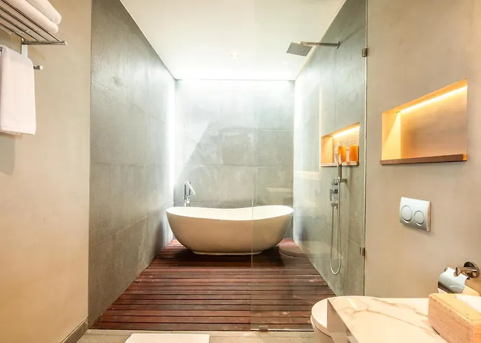 Seaside Serenity 5Br Villa, New, Canggu Bliss Villa