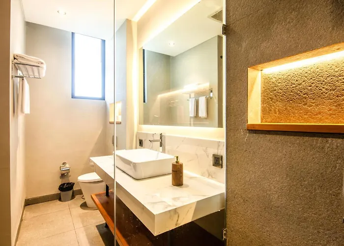 Villa Seaside Serenity 5Br Villa, New, Canggu Bliss